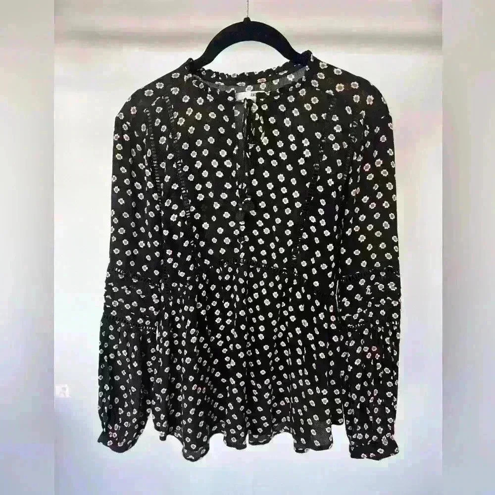 Amuse Society Chateau Woven Top in Black - Picture 2 of 5